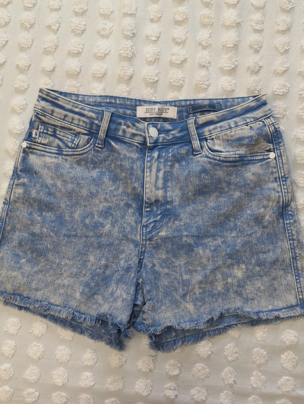 Judy Blue Size L Blue Acid Wash Mid-Rise Denim Shorts